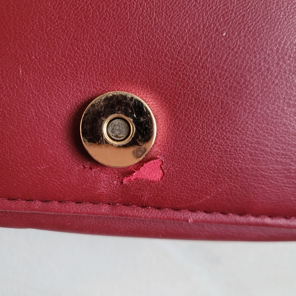 Bebe Chica Flap Crossbody Burgundy Gold Chain Strap Quilted Puffer Vegan Leather - Picture 9 of 13